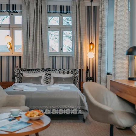 Platinum Adults Apartament